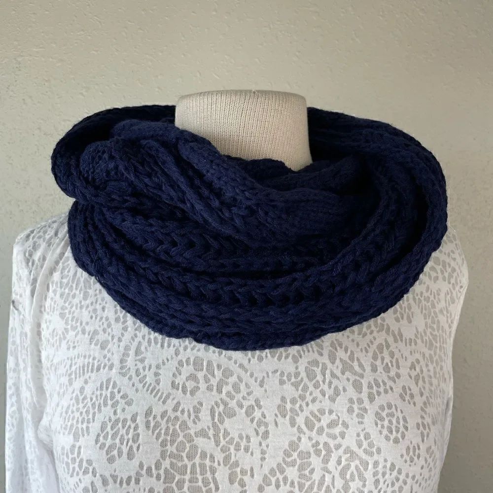Mortarto Matching Blue Hat and Scarf EUC